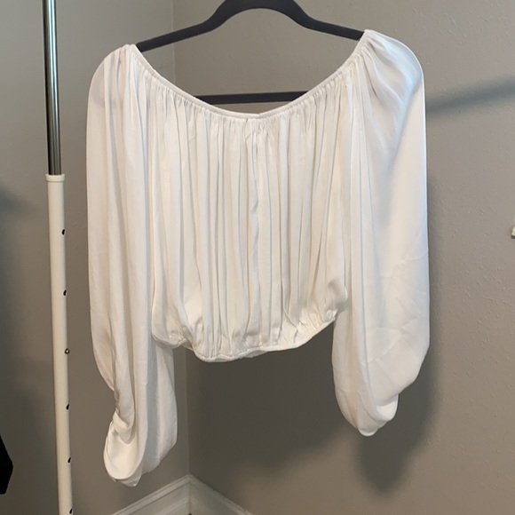 puff sleeve crop top - Picture 2 of 3